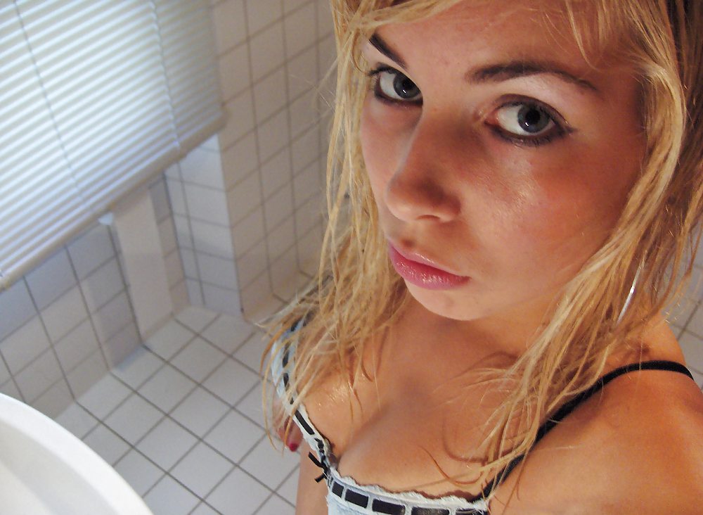 Hot Blonde Teenager-Mädchen #23223948