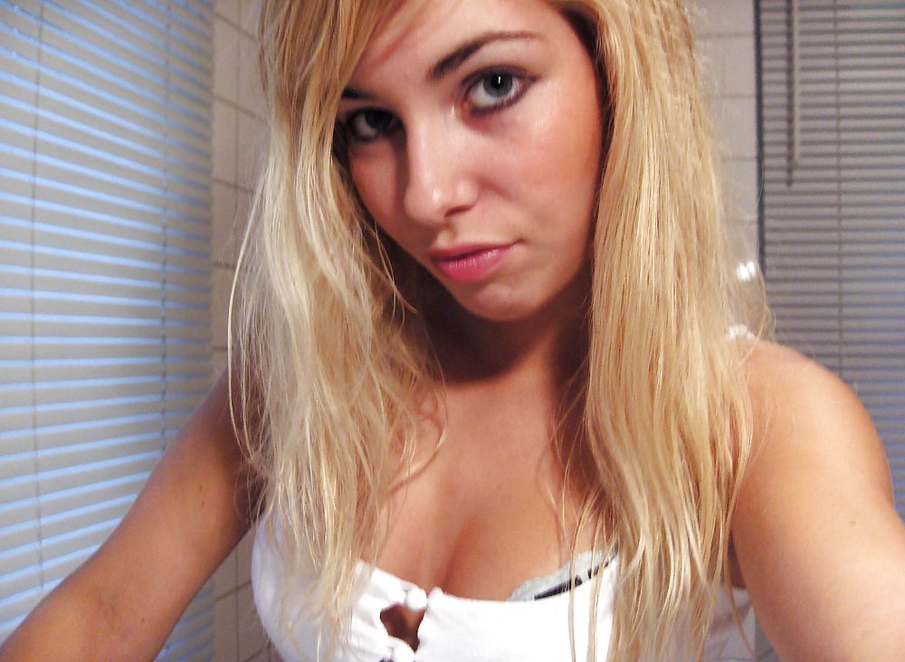 Hot Blonde Teenager-Mädchen #23224006