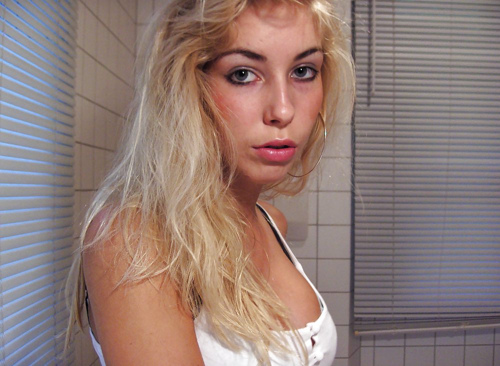 Hot Blonde Teenager-Mädchen #23224030