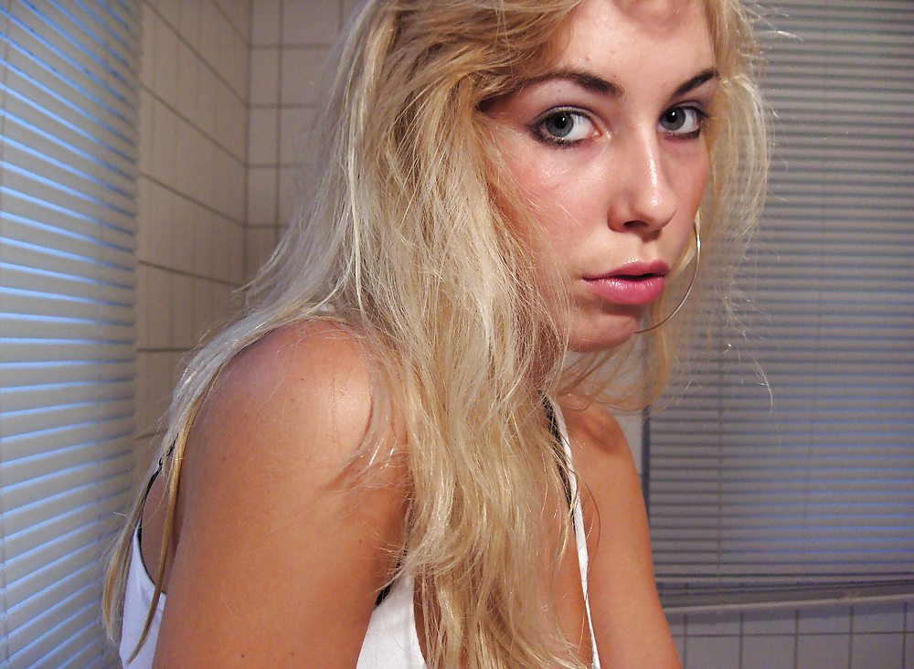 Hot Blonde Teenager-Mädchen #23224037