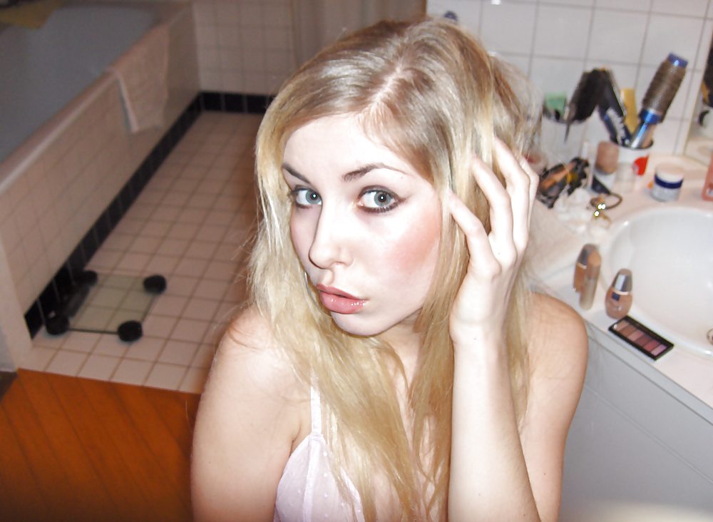 Hot Blonde Teenager-Mädchen #23224275