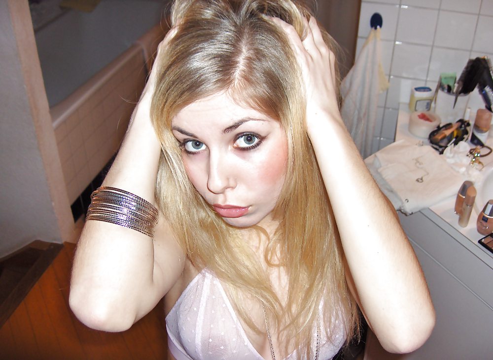 Hot Blonde Teenager-Mädchen #23224281