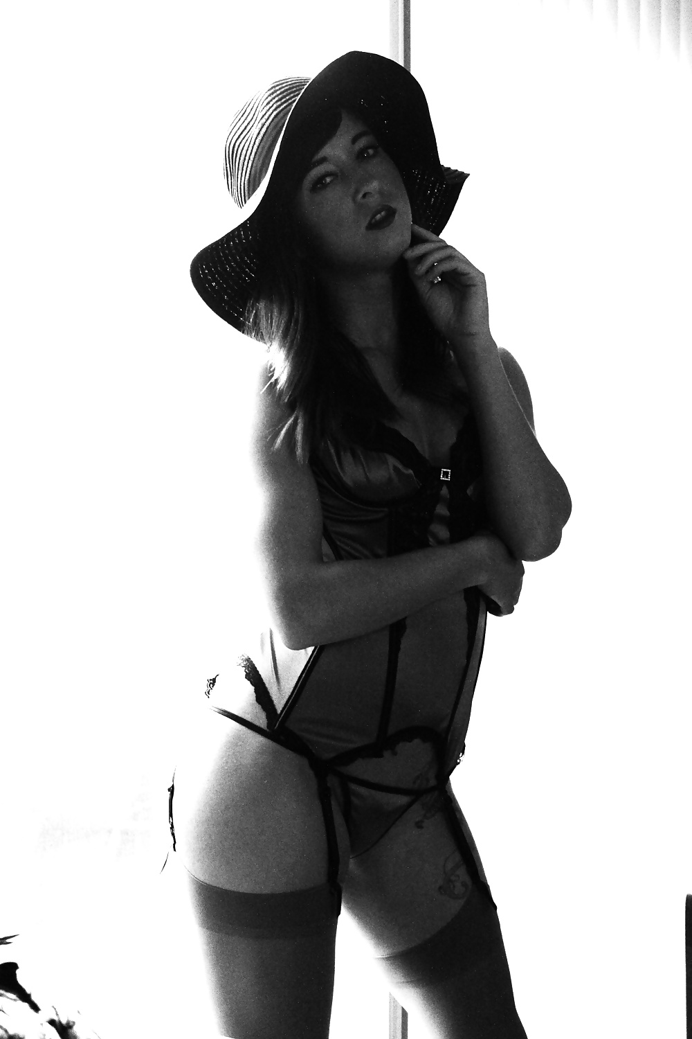 Photo Session With Penthouse Model Ivy Lee  #29716633