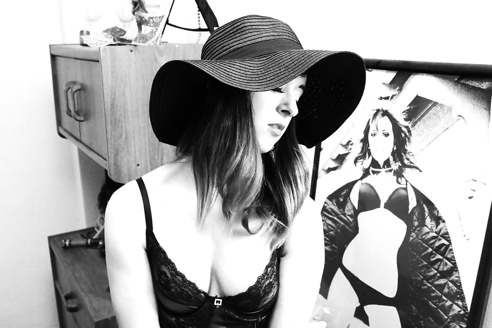 Photo Session With Penthouse Model Ivy Lee  #29716689