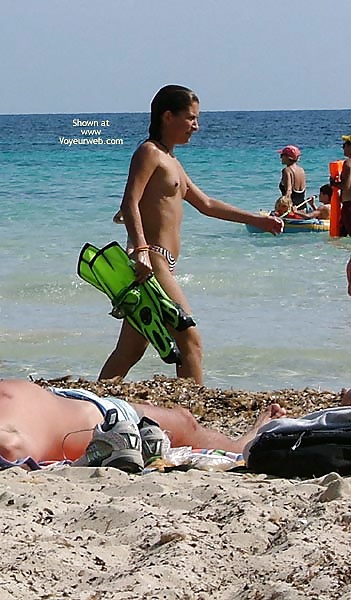 Ragazze in spiaggia 3
 #24486284