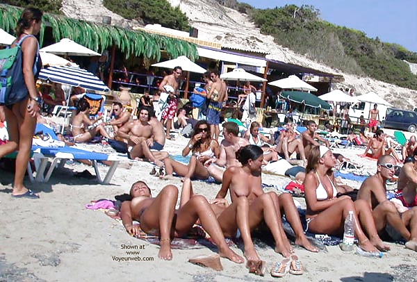 Ragazze in spiaggia 3
 #24486348