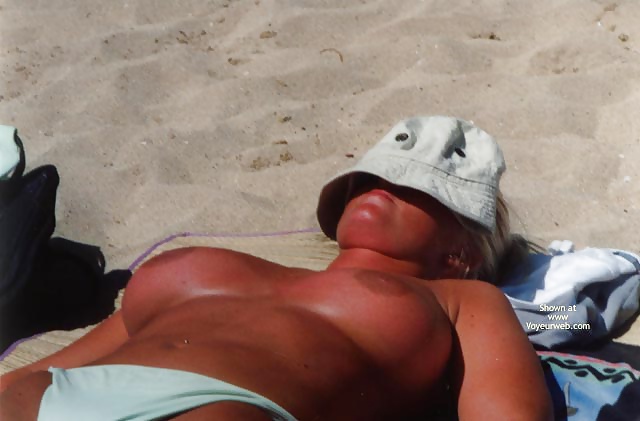 Ragazze in spiaggia 3
 #24486546