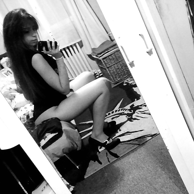 Diosa árabe con un botín #2
 #39183745