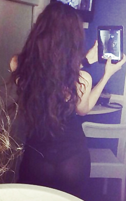 Diosa árabe con un botín #2
 #39183809