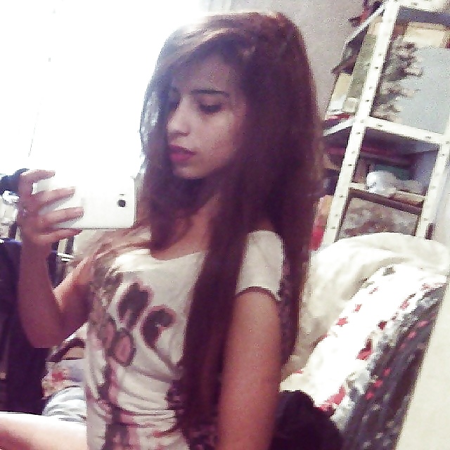 Diosa árabe con un botín #2
 #39183879