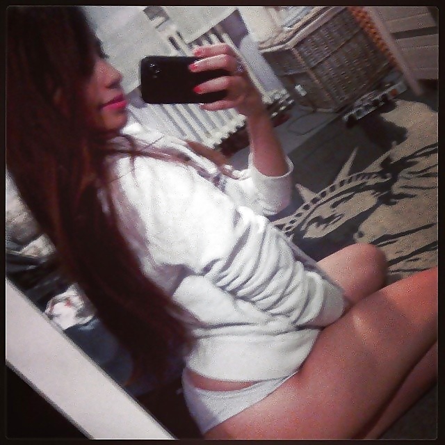 Diosa árabe con un botín #2
 #39183989