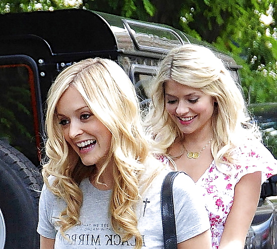 Holly willoughby & fearne cotton insieme
 #37441530