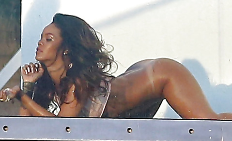 Rihanna Photoshoot Ass Naked on all fours #28044803
