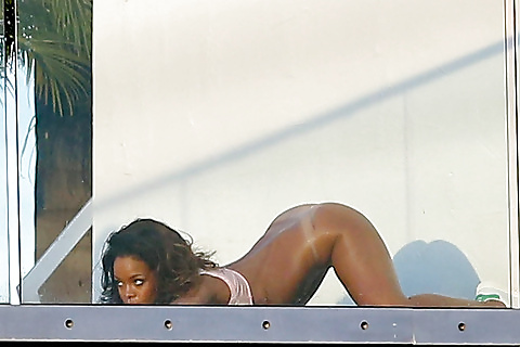 Rihanna Photoshoot Ass Naked on all fours #28044842