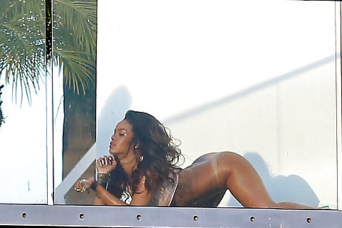Rihanna Photoshoot Ass Naked on all fours #28044852