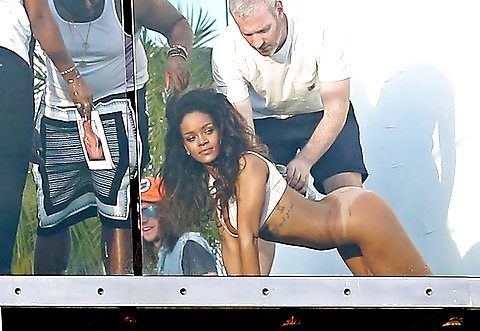 Rihanna Photoshoot Ass Naked on all fours #28044895