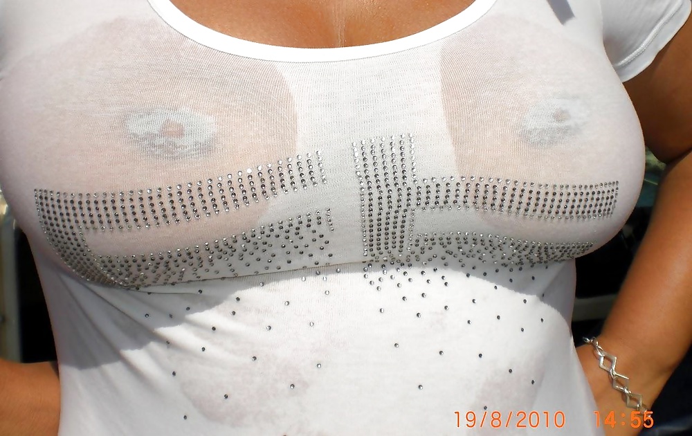 Braless 2
 #39079571