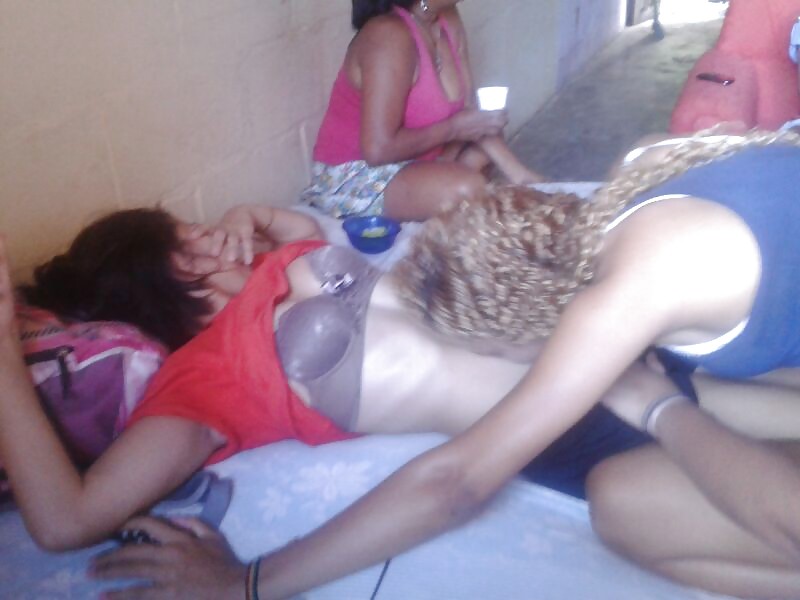 Taty carioca muito cachorra com amiga
 #25675711