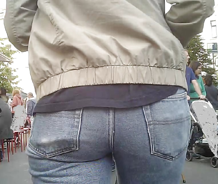 Milf culo in jeans stretti
 #29390831