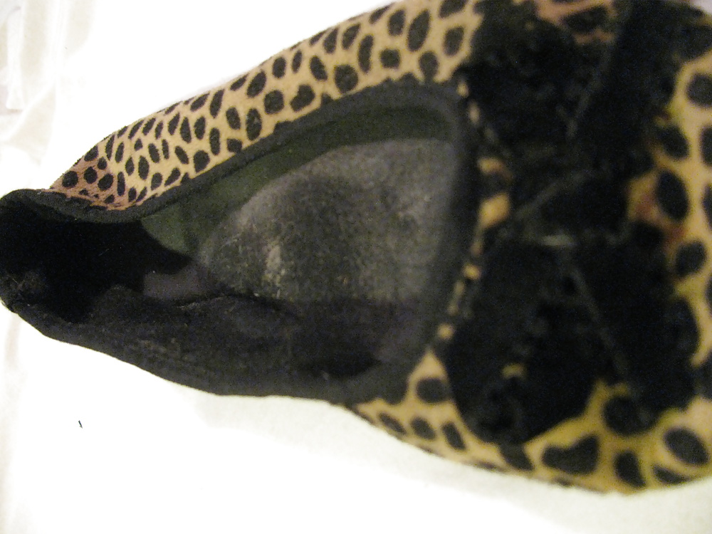 Mamá pisos malolientes y cuñas.
 #26274321