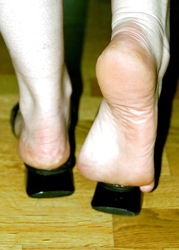 私の妻の足
 #34510486