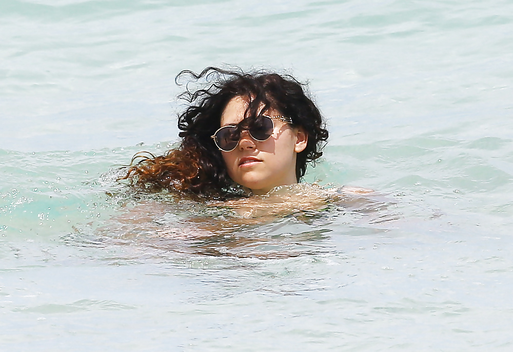 Eliza doolittle en la playa de miami, mayo 2014
 #26587383