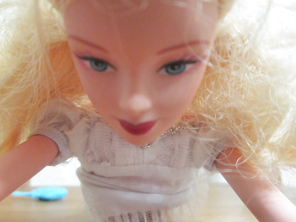 Classic blond Barbie, softcore #40360317