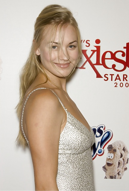 Yvonne strahovski
 #29326106