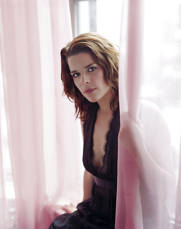 Neve Campbell #36294055