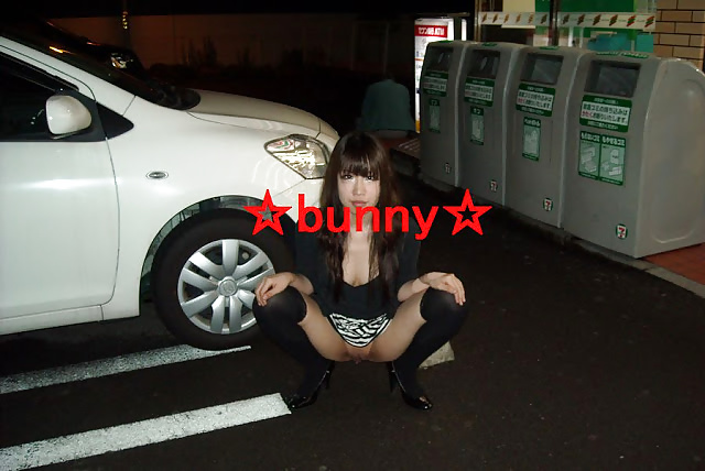 Japanese girl flashing pussy in public #39659466