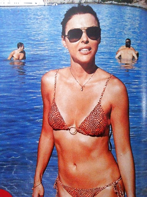 Ellinides pou thelw na gamisw
 #24878239