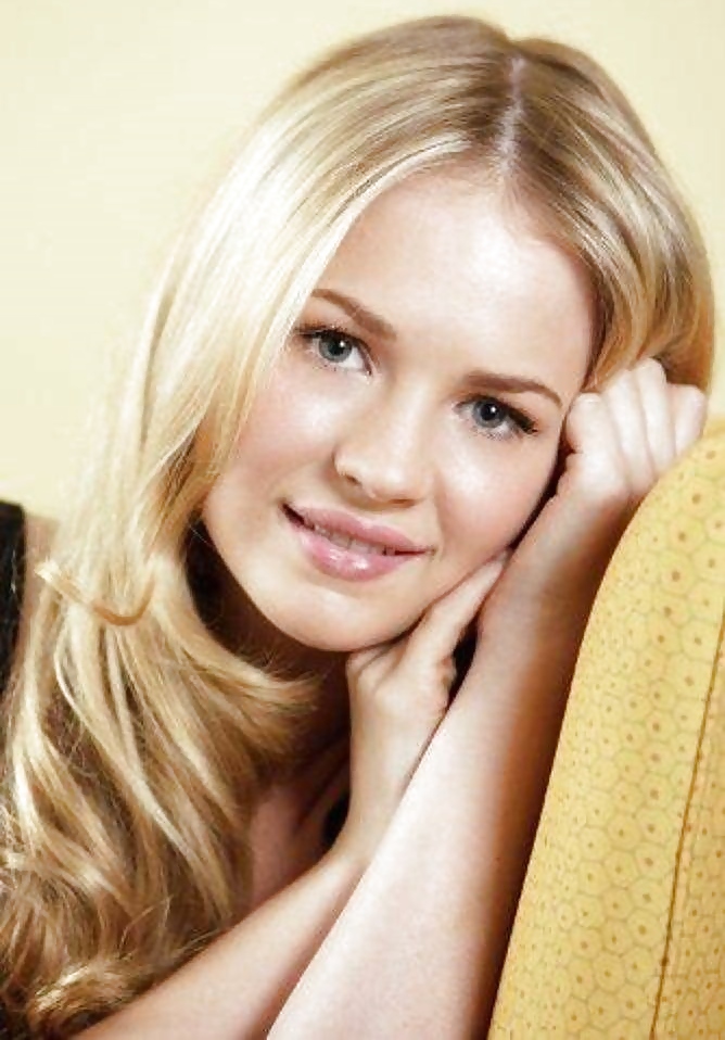 Britt Robertson #37263048