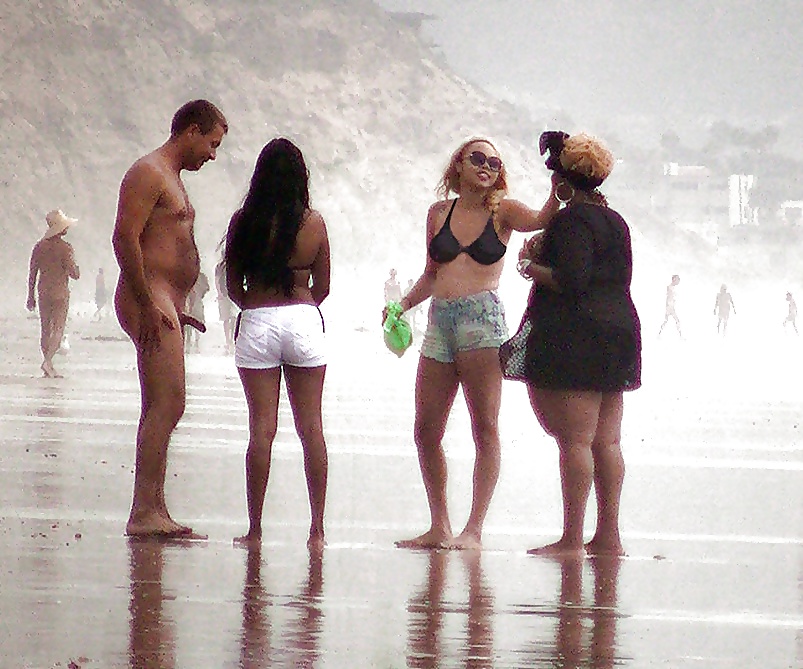 Atrapado erección en la playa nudista - parte 2
 #40363862