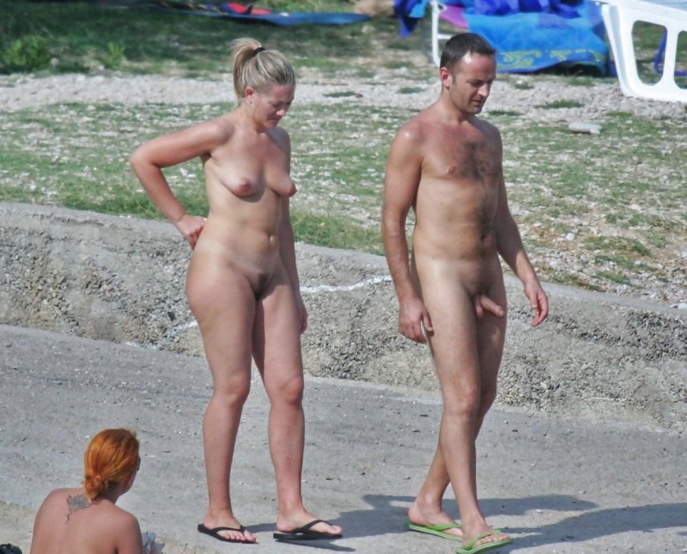 Sorpresa in erezione sulla spiaggia nudista - parte 2
 #40363916
