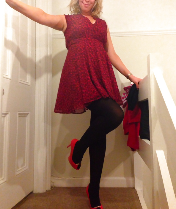 Vestido rojo en las escaleras
 #25420613