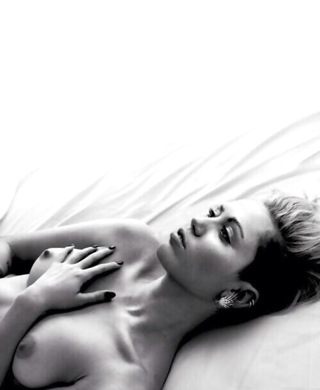 Miley Cyrus Boobs #33760894