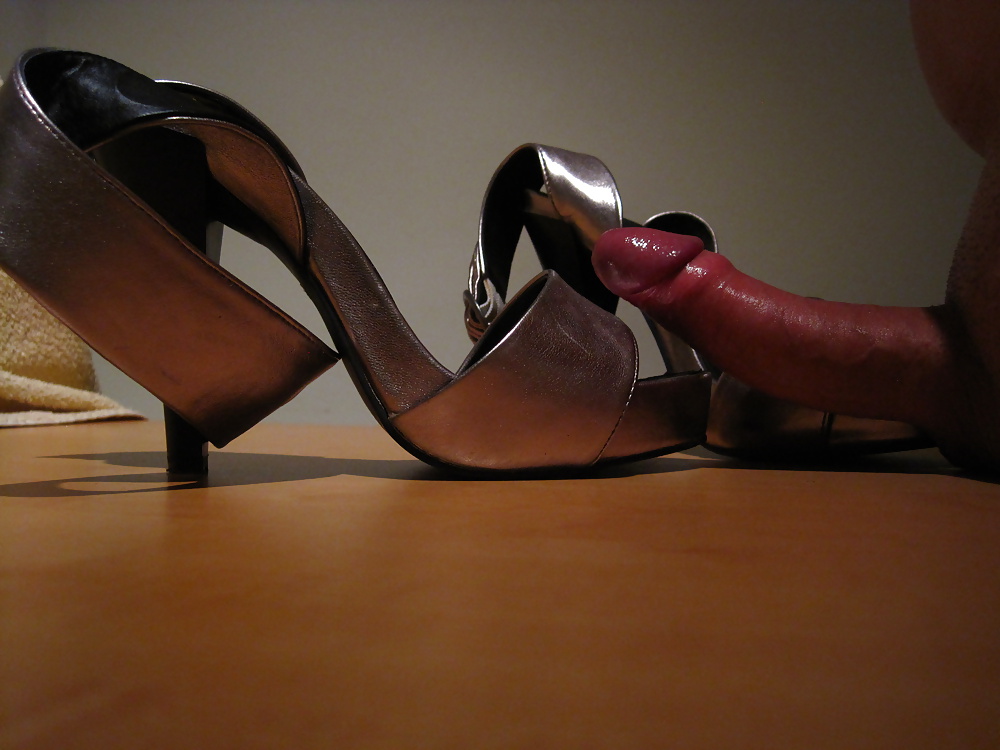 Cum Sur Les Chaussures De Ma Femme #29335150
