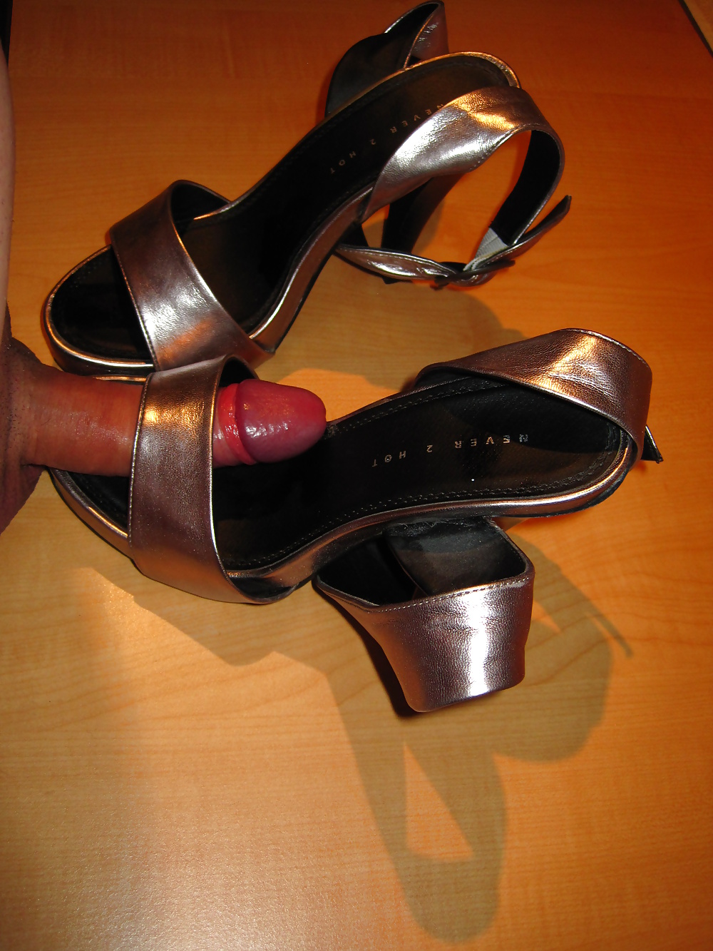 Cum Sur Les Chaussures De Ma Femme #29335190