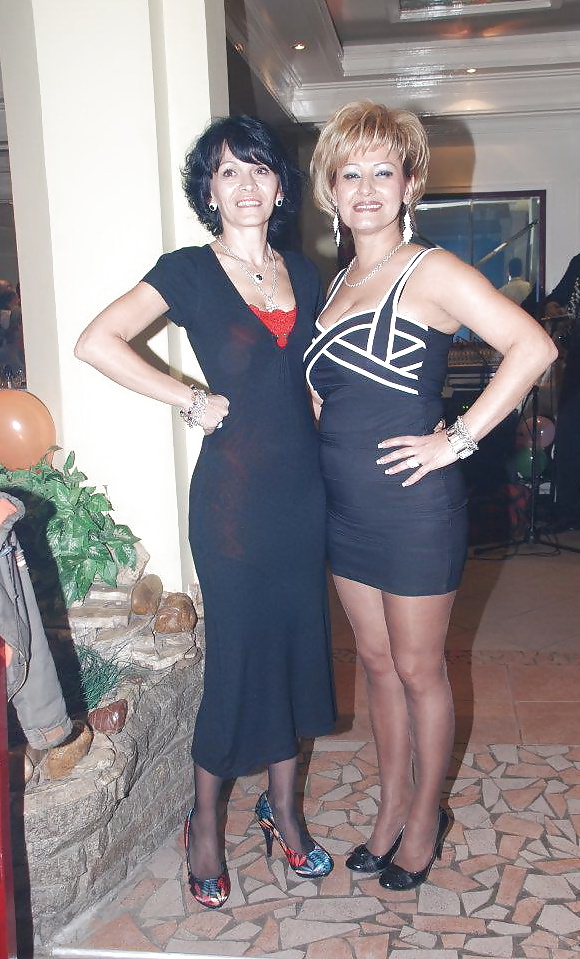 Putas maduras
 #24437396