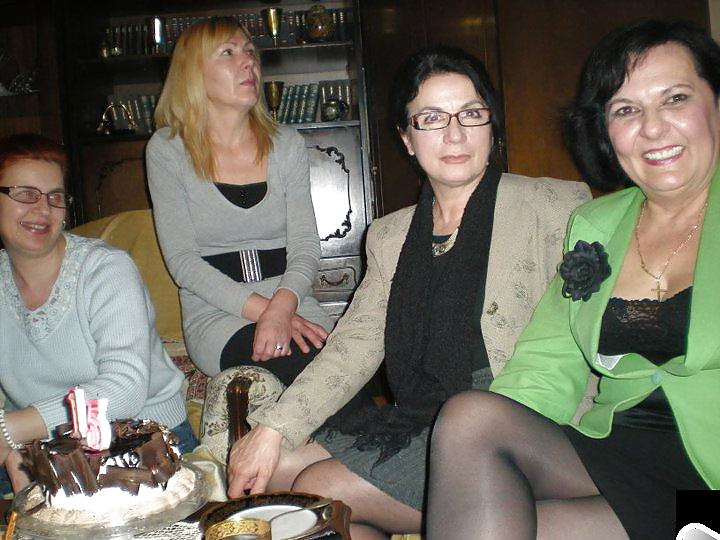 Putas maduras
 #24437419