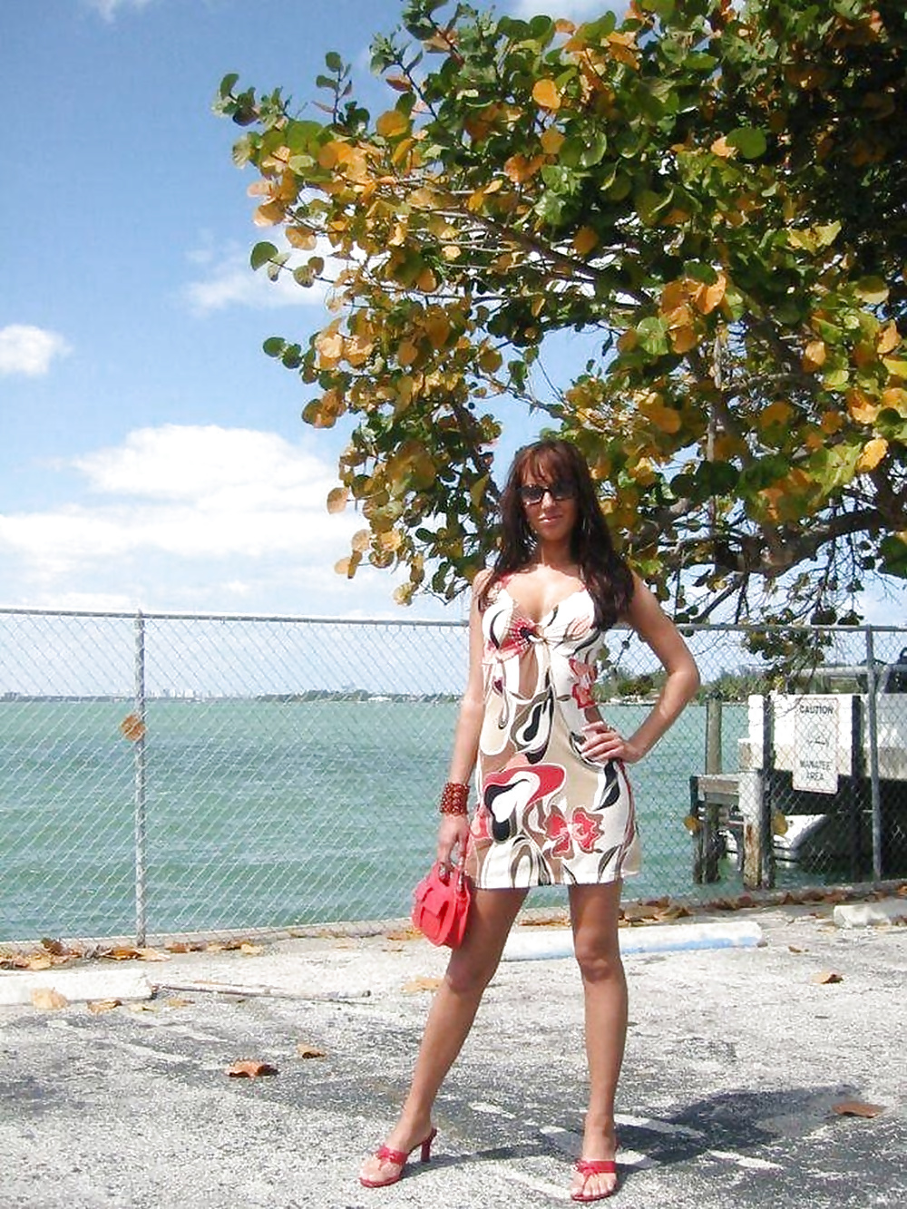 Morena con labios de soplón
 #26894737