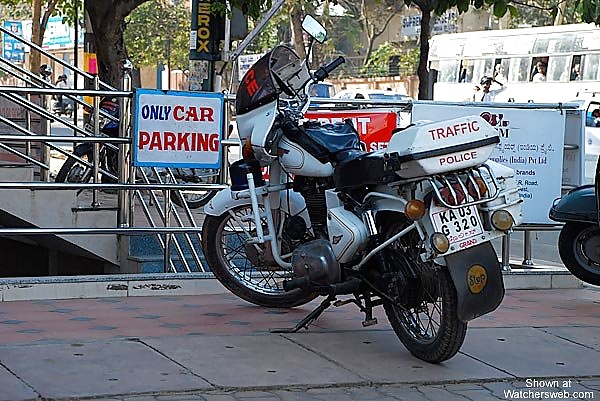 Interessanti auto della polizia (non nudo - solo divertente)
 #40112686