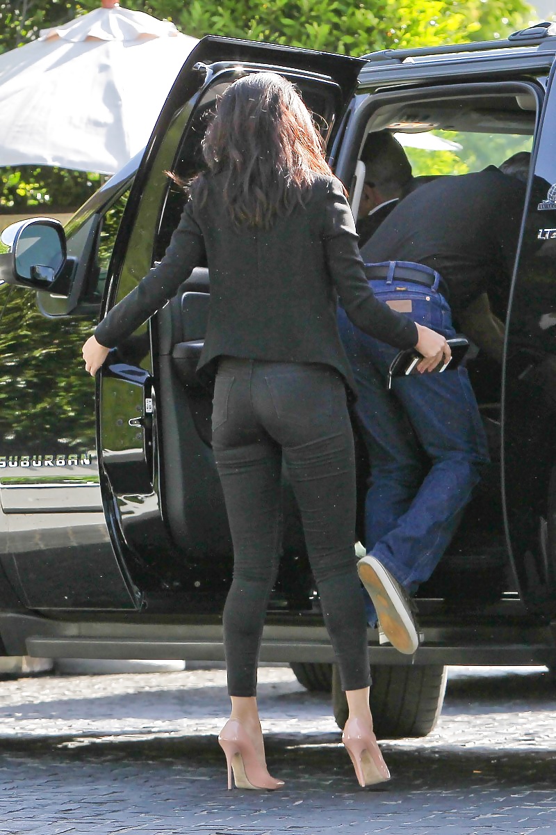 Selena gomez's tight teen ass #27350603