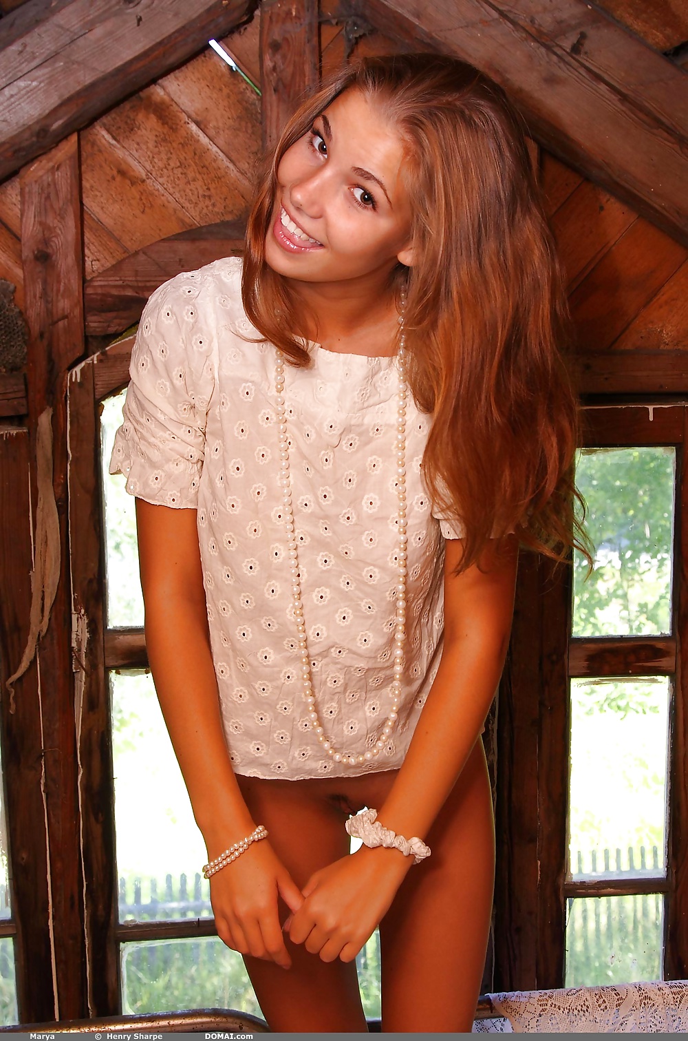 スカートの上から見た写真
 #30523277