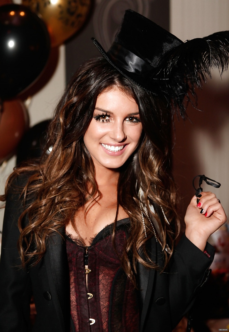 Shenae Grimes #32980673