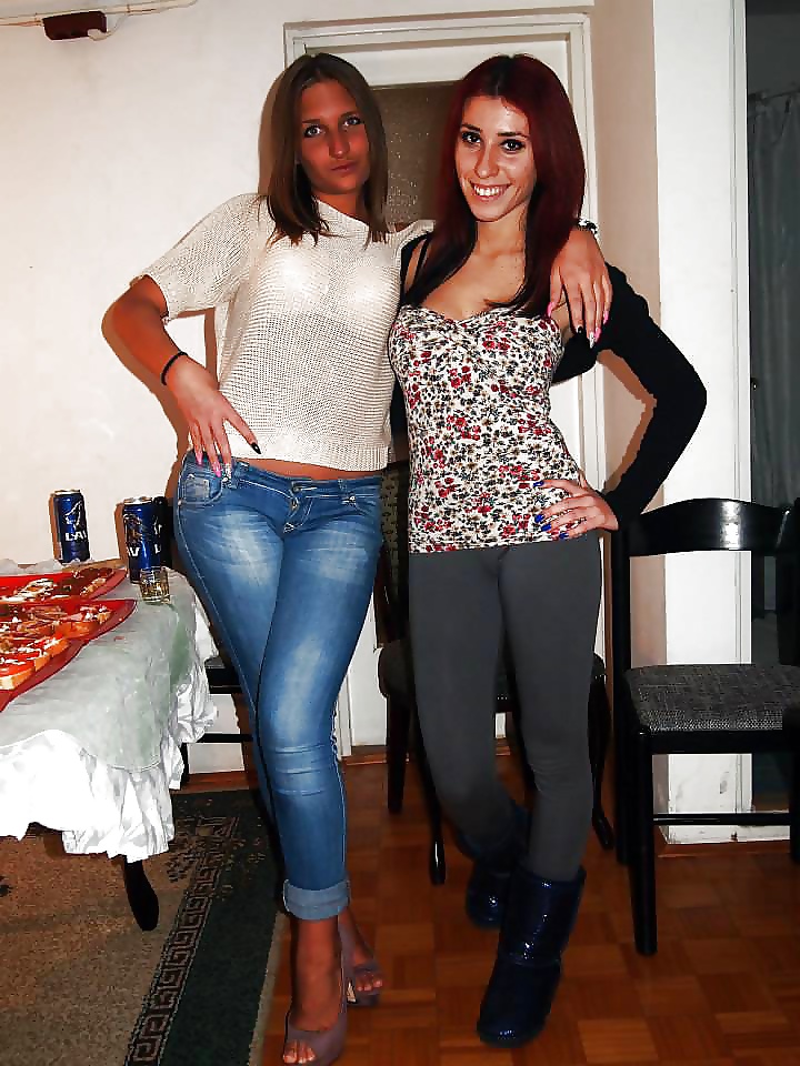 Ragazze in jeans
 #32113187