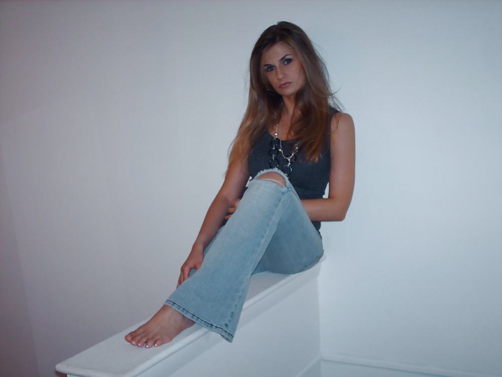 Amanda Ripped Jeans & Barefoot # 1 #34350382