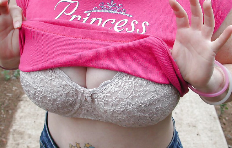 ぽっちゃりした赤毛
 #39379459