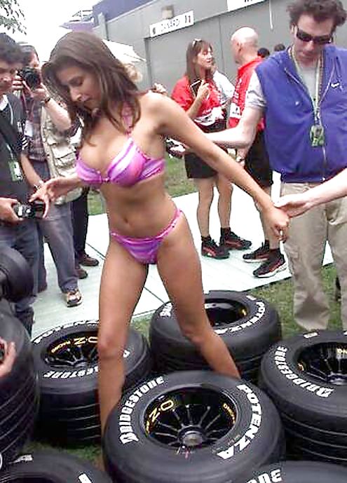 セクシーな女の子のレースカーとモト2
 #25291028