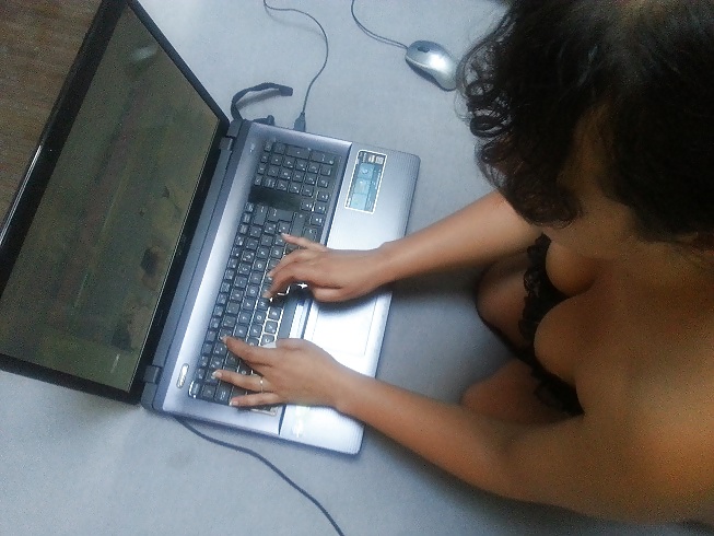 Ma femme me branle devant une cam et tchat avec un voyeur #32901178